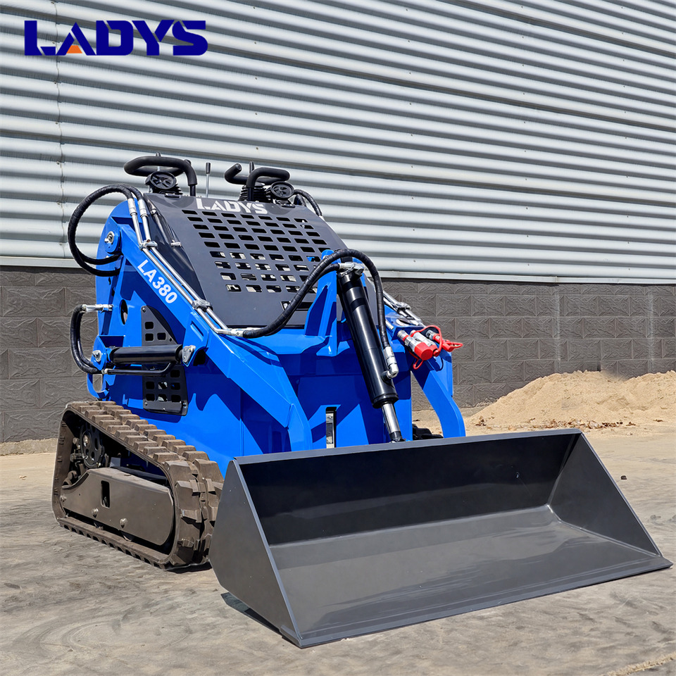 LADYS Free Shipping LA380 Mini Skid Steer Loader Compact Track Diesel Cheap Mini Skid Steer Loader For Sale With Mini Skid Steer Attachments 4 In 1 Bucket - Mini homlokrakodó: 1 kép. LADYS Free Shipping LA380 Mini Skid Steer Loader Compact Track Diesel Cheap Mini Skid Steer Loader For Sale With Mini Skid Steer Attachments 4 In 1 Bucket - Mini homlokrakodó: 1 kép.