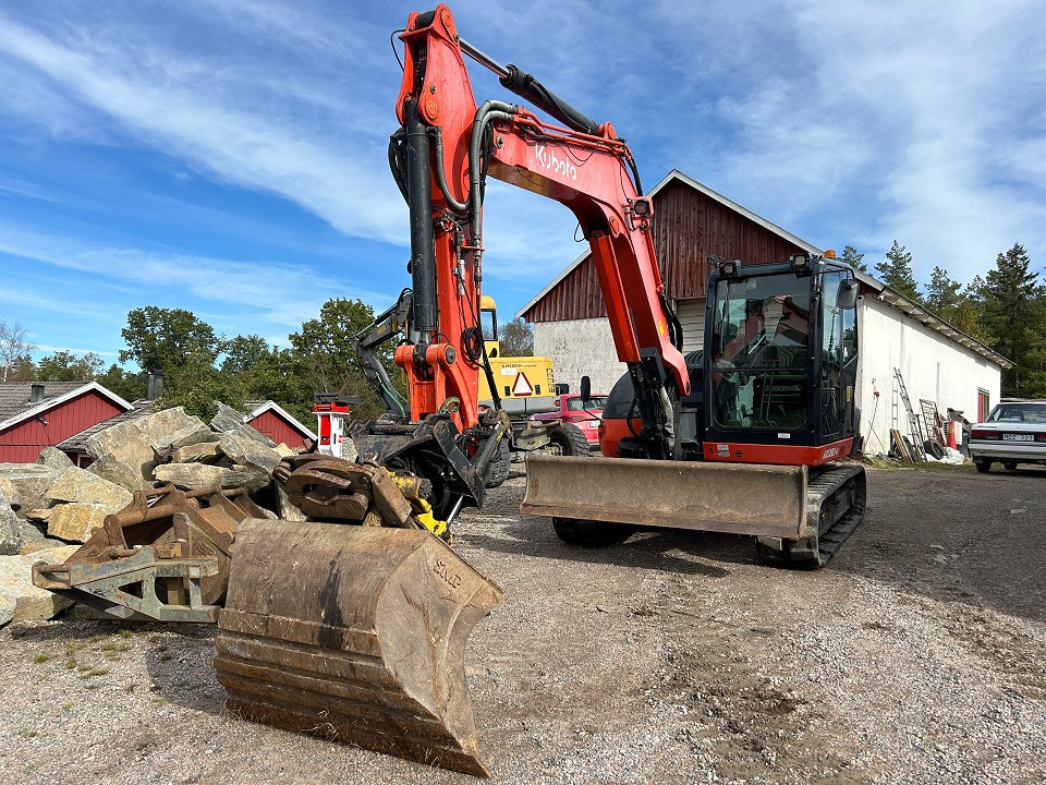 Kubota KX080-4 - Lánctalpas kotró: 1 kép. Kubota KX080-4 - Lánctalpas kotró: 1 kép.