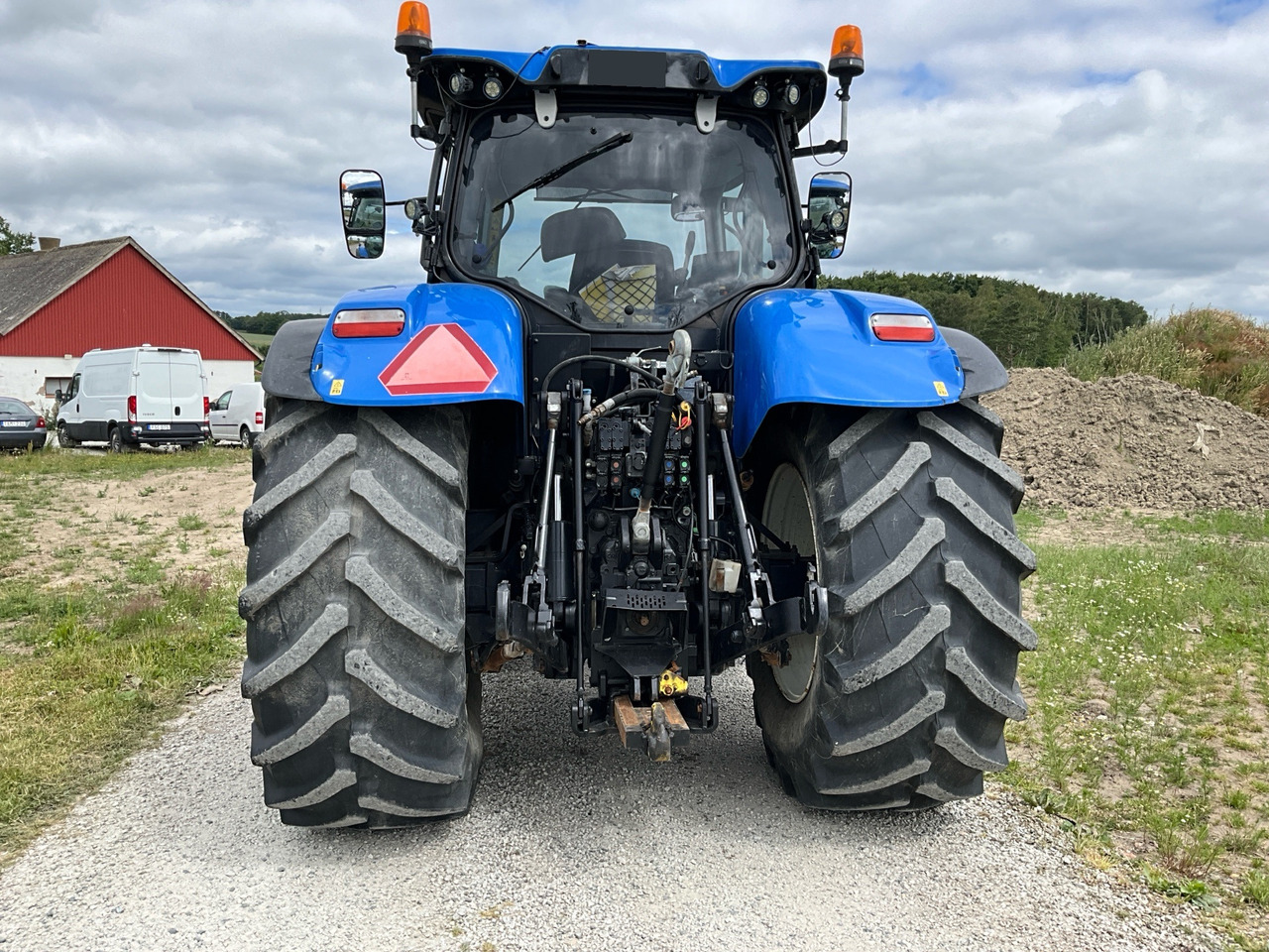 NEW HOLLAND T7 245 - Traktor: 3 kép. NEW HOLLAND T7 245 - Traktor: 3 kép.