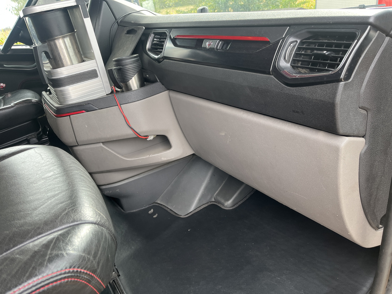 Nyergesvontató SCANIA S 580: 12 kép.