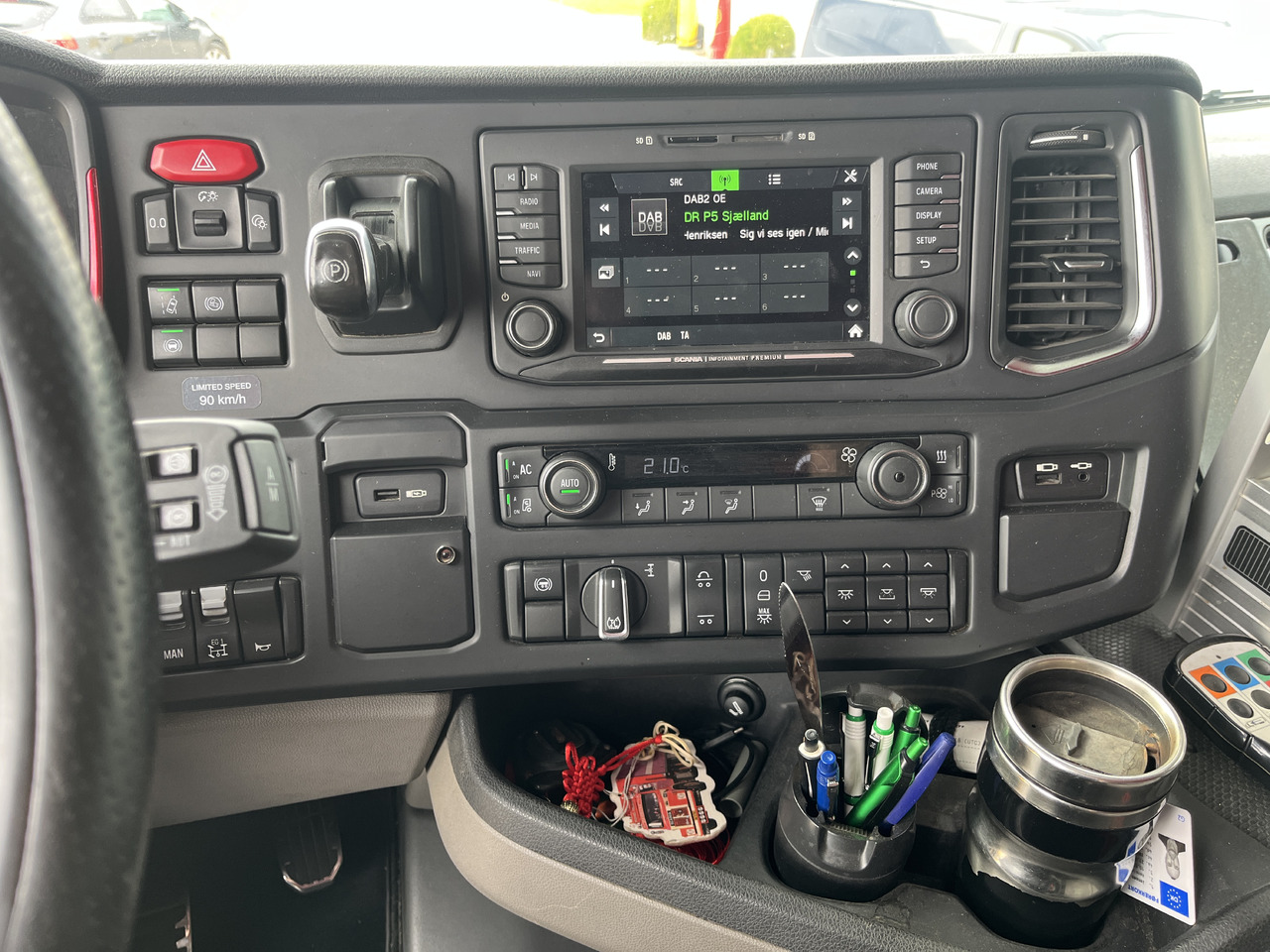 Nyergesvontató SCANIA S 580: 17 kép.