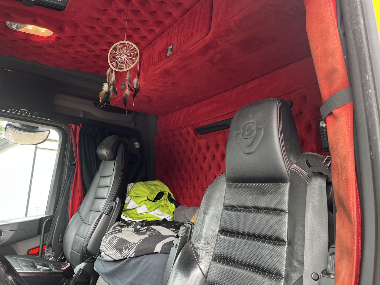 Nyergesvontató SCANIA S 580: 14 kép.