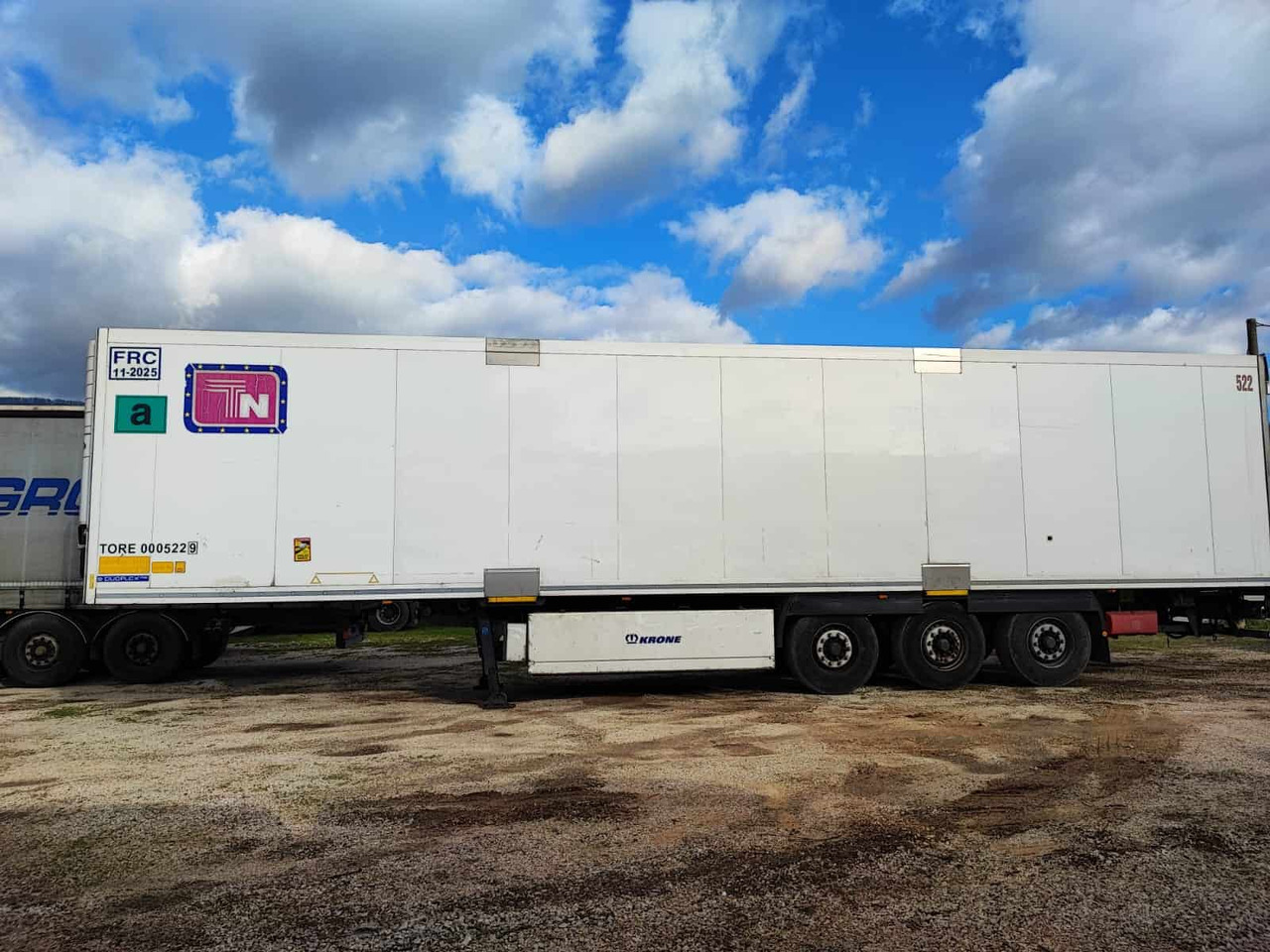 Krone Semirimorchio Frigo Krone - Félpótkocsi hűtős: 1 kép. Krone Semirimorchio Frigo Krone - Félpótkocsi hűtős: 1 kép.
