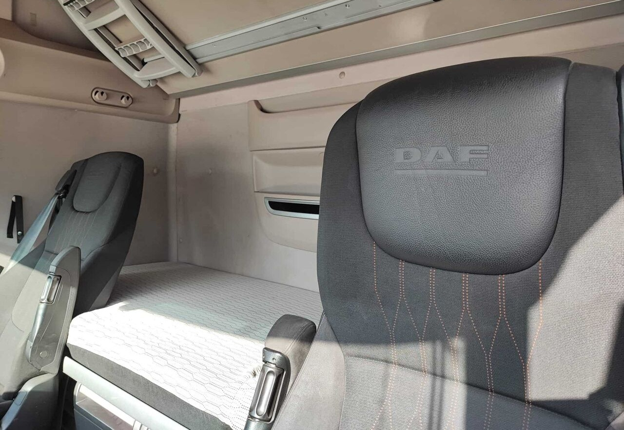 DAF XF 480 - Nyergesvontató: 5 kép. DAF XF 480 - Nyergesvontató: 5 kép.