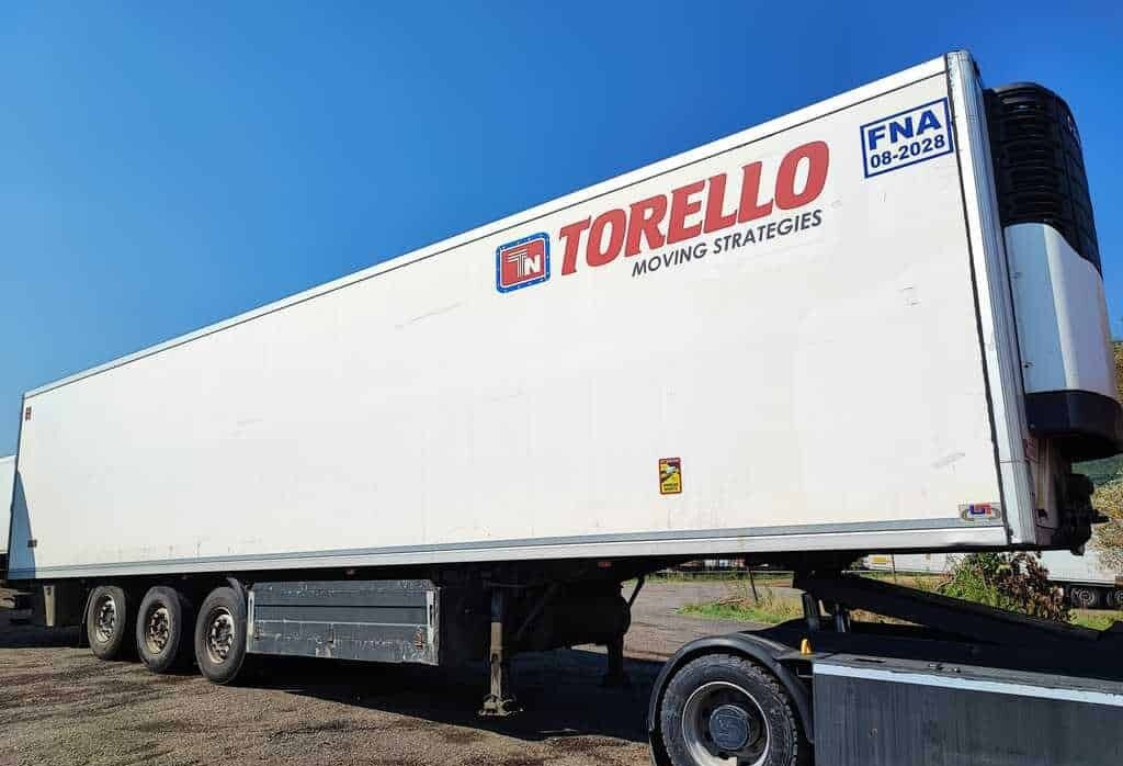 Schwarzmüller Semirimorchio frigo - Félpótkocsi hűtős: 1 kép. Schwarzmüller Semirimorchio frigo - Félpótkocsi hűtős: 1 kép.