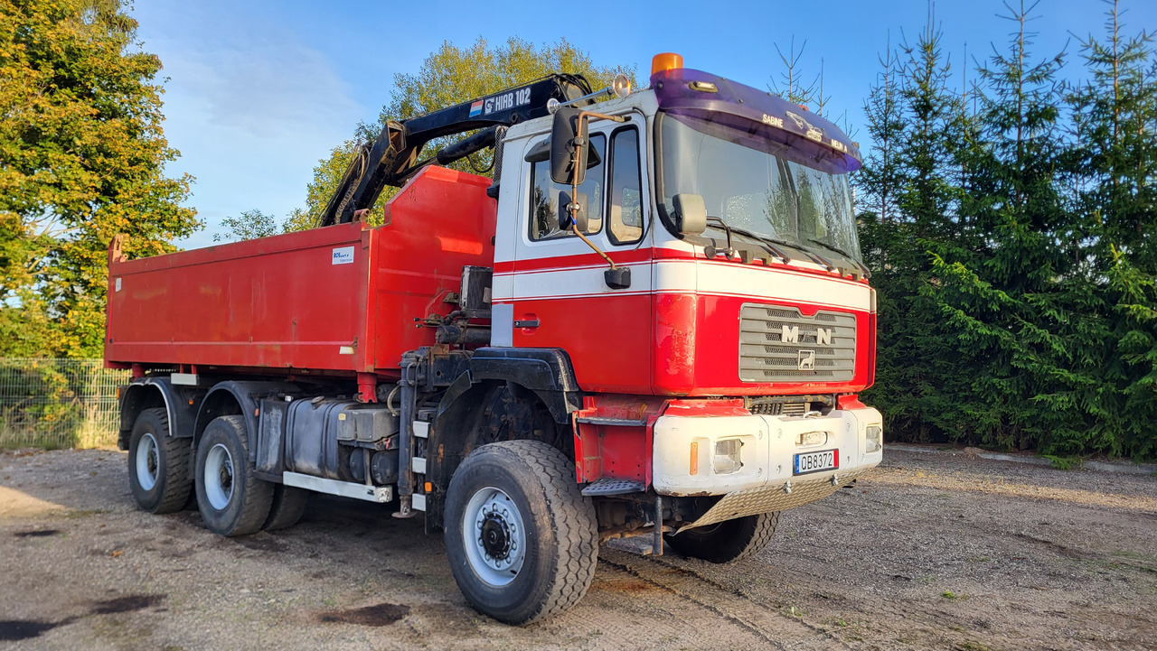 MAN 33.414 6X6 HIAB 102 33.414 - Billenőplatós teherautó: 2 kép. MAN 33.414 6X6 HIAB 102 33.414 - Billenőplatós teherautó: 2 kép.