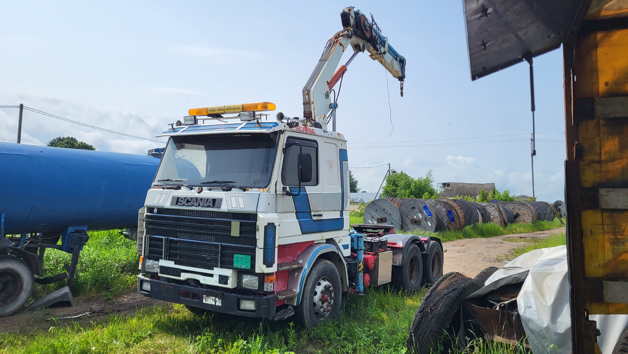 Nyergesvontató SCANIA R 142 H 6X2 SU KRANU: 8 kép.