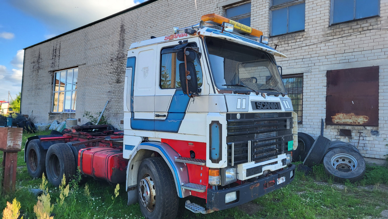 SCANIA R 142 H 6X2 SU KRANU - Nyergesvontató: 1 kép. SCANIA R 142 H 6X2 SU KRANU - Nyergesvontató: 1 kép.