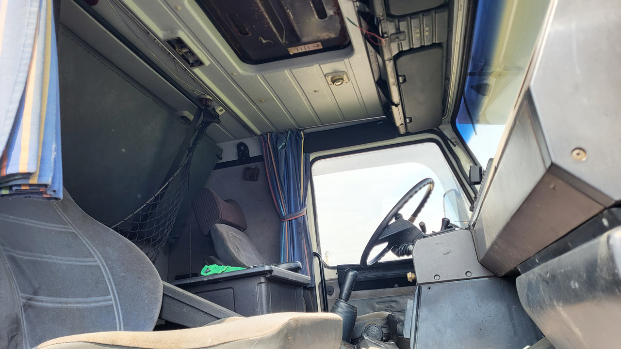 Nyergesvontató SCANIA R 142 H 6X2 SU KRANU: 29 kép.