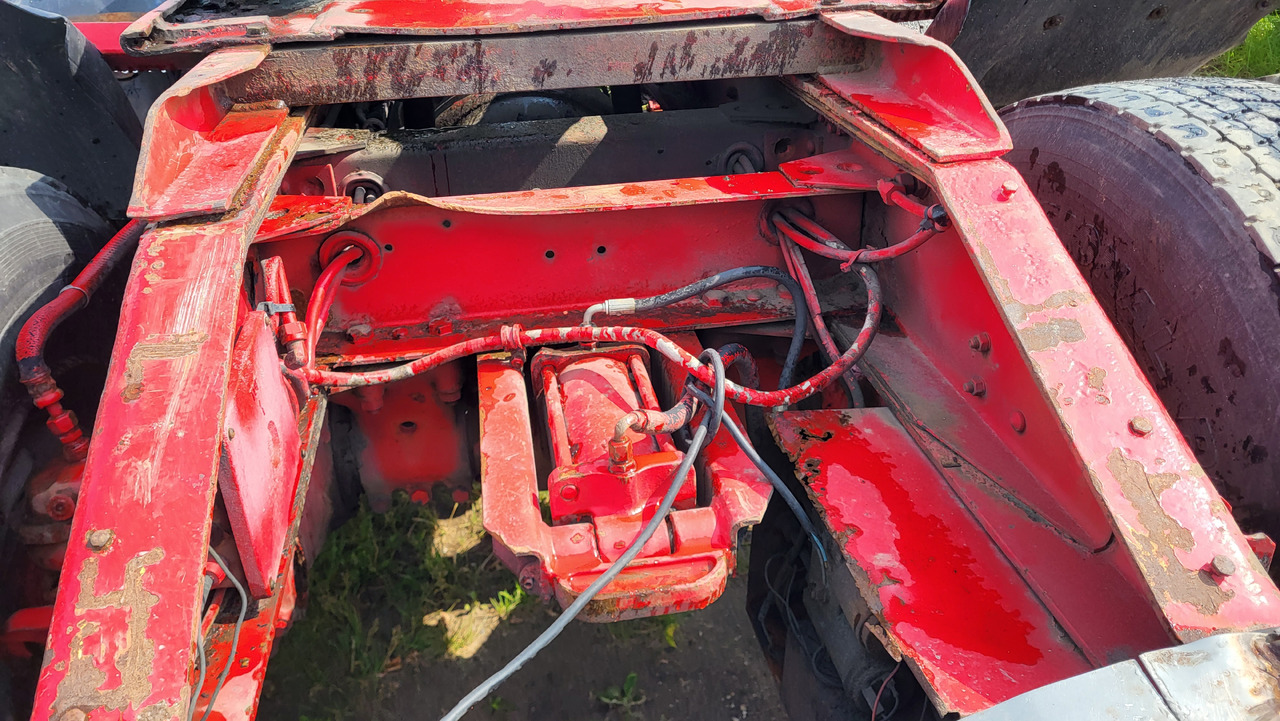 Nyergesvontató SCANIA R 142 H 6X2 SU KRANU: 16 kép.