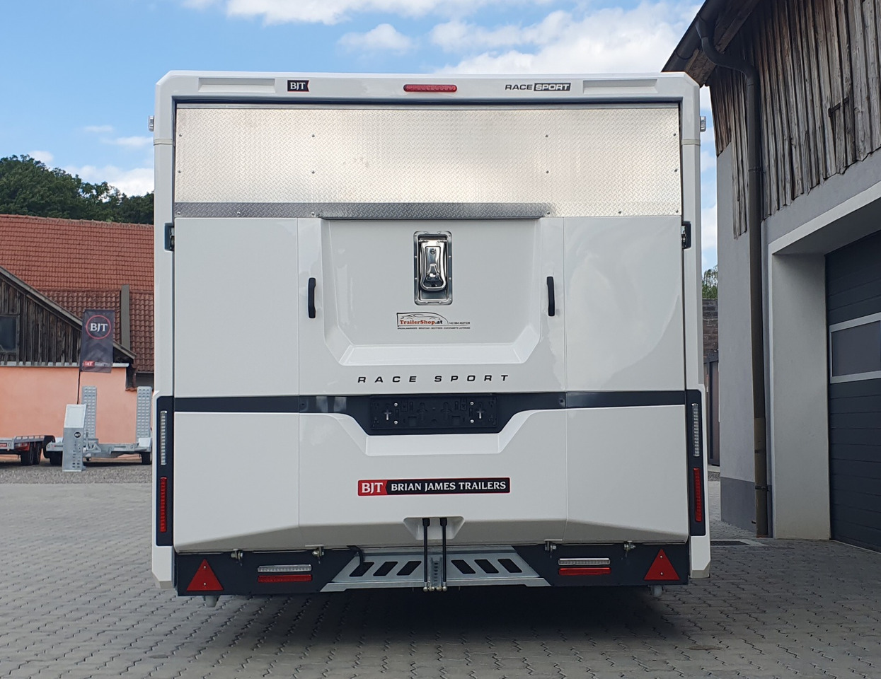 BRIAN JAMES TRAILERS NEW Race Sport - Pótkocsi autószállító: 3 kép. BRIAN JAMES TRAILERS NEW Race Sport - Pótkocsi autószállító: 3 kép.