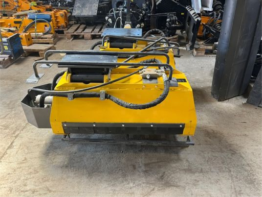 Adapterek - Minikotró Epareuse pour pelle de 2T à 4T5: 6 kép.