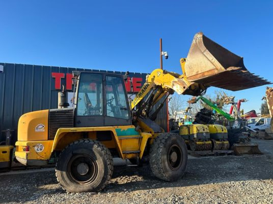Ahlmann AS150 Rotative à 17900 Euros HT - Gumikerekes homlokrakodó: 2 kép. Ahlmann AS150 Rotative à 17900 Euros HT - Gumikerekes homlokrakodó: 2 kép.