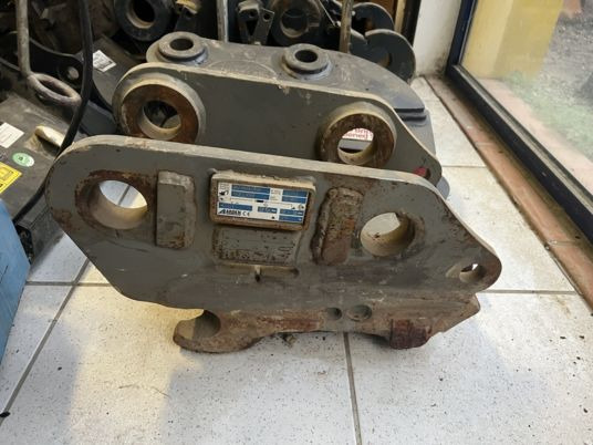 Attache rapide hydraulique Arden qa20 - qa21 - Gyorscsatlakozó: 2 kép. Attache rapide hydraulique Arden qa20 - qa21 - Gyorscsatlakozó: 2 kép.