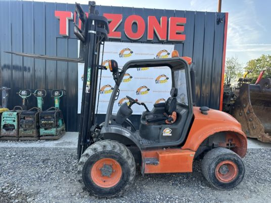 Ausa C200HX4 4X4 à 17900 € HT - Terepjáró képességű targoncá: 4 kép. Ausa C200HX4 4X4 à 17900 € HT - Terepjáró képességű targoncá: 4 kép.