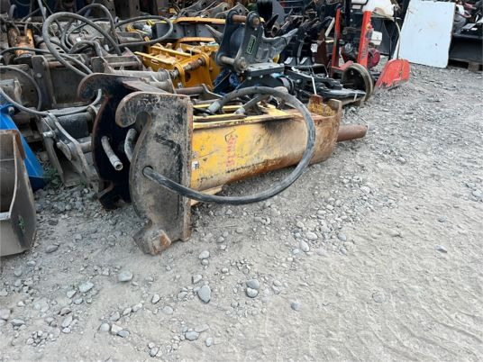 BRH Montabert 501 NG - Hidraulikus törőfej: 3 kép. BRH Montabert 501 NG - Hidraulikus törőfej: 3 kép.