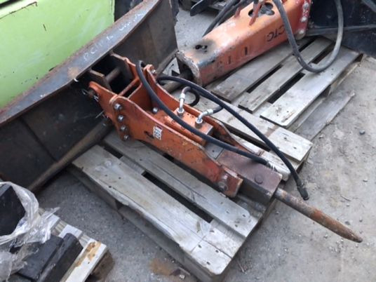 BRH / marteau hydraulique pour BOBCAT - Hidraulikus törőfej: 2 kép. BRH / marteau hydraulique pour BOBCAT - Hidraulikus törőfej: 2 kép.