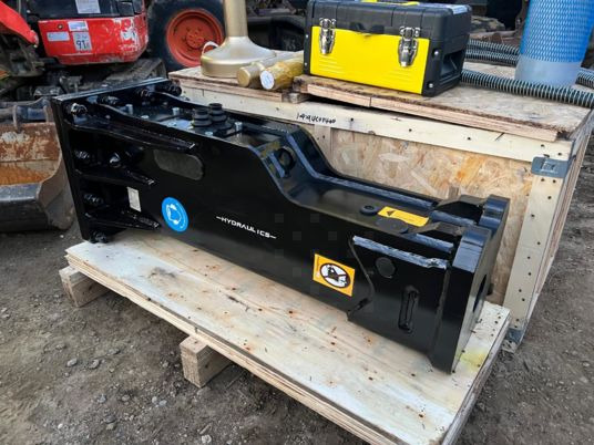 BRH pour pelle de 18T à 26T - Hidraulikus törőfej: 3 kép. BRH pour pelle de 18T à 26T - Hidraulikus törőfej: 3 kép.