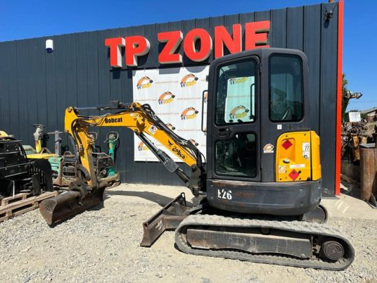 Bobcat E26 Cabine à 20500 € HT - Minikotró: 2 kép. Bobcat E26 Cabine à 20500 € HT - Minikotró: 2 kép.