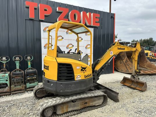 Bobcat E26 à 16900 € HT - Minikotró: 5 kép. Bobcat E26 à 16900 € HT - Minikotró: 5 kép.
