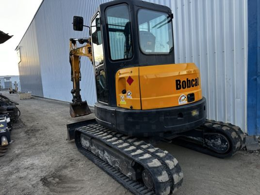 Bobcat E50 - Minikotró: 2 kép. Bobcat E50 - Minikotró: 2 kép.