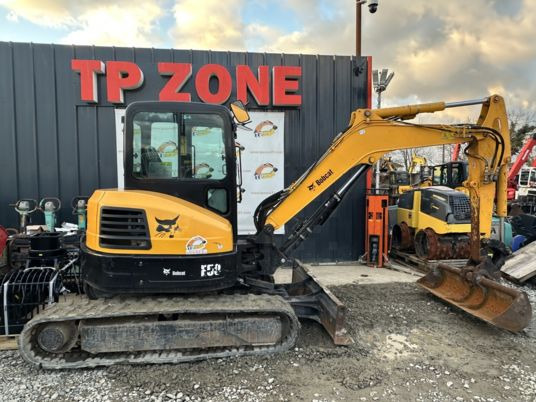 Bobcat E50 à 27 900 € HT - Minikotró: 1 kép. Bobcat E50 à 27 900 € HT - Minikotró: 1 kép.