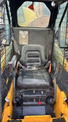 Bobcat S70 - Mini homlokrakodó: 2 kép. Bobcat S70 - Mini homlokrakodó: 2 kép.