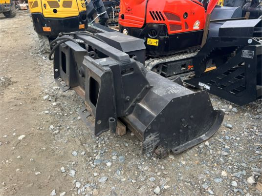 Broyeur forestier MBI pour chargeur - 3900€ NET - Erdészeti mulcsozó: 1 kép. Broyeur forestier MBI pour chargeur - 3900€ NET - Erdészeti mulcsozó: 1 kép.