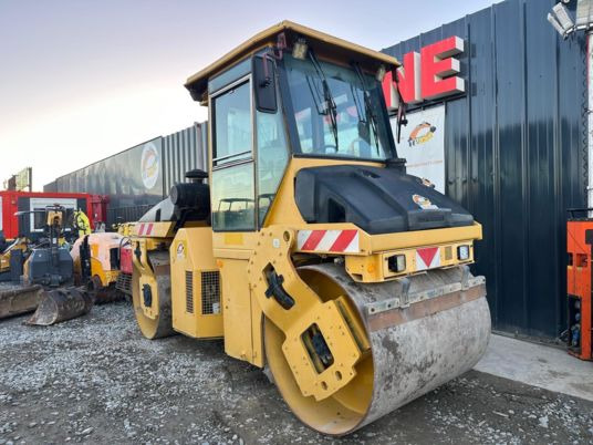 Henger Dynapac CC222: 20 kép. Henger Dynapac CC222: 20 kép.