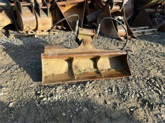 Godet curage inclinable Arden pour minipelle - Kotró kanál: 4 kép. Godet curage inclinable Arden pour minipelle - Kotró kanál: 4 kép.