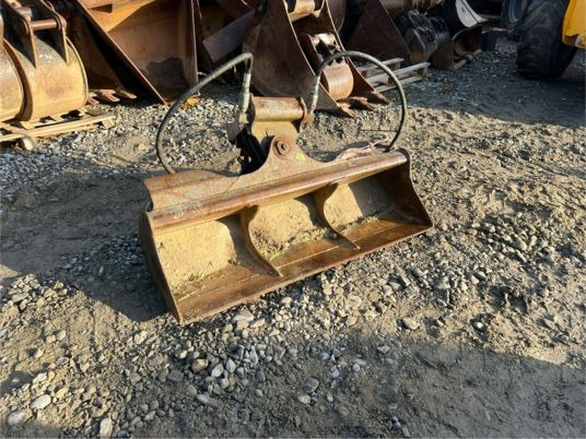 Godet curage inclinable Arden pour minipelle - Kotró kanál: 3 kép. Godet curage inclinable Arden pour minipelle - Kotró kanál: 3 kép.