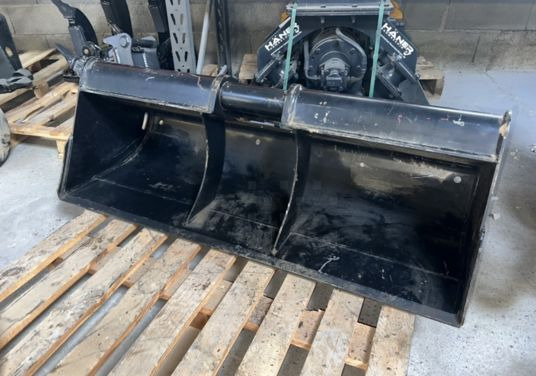 Godet de curage terex - Kanál: 2 kép. Godet de curage terex - Kanál: 2 kép.
