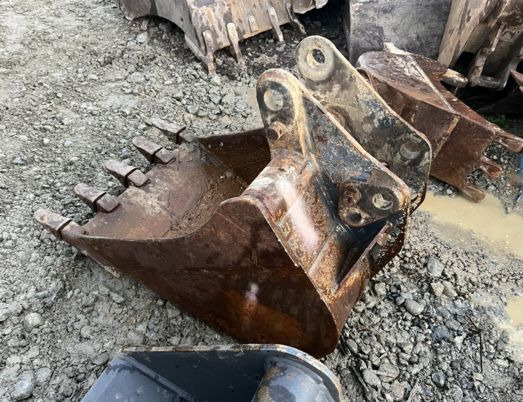 Godet de terrassement - axe 40 mm - Kotró kanál: 4 kép. Godet de terrassement - axe 40 mm - Kotró kanál: 4 kép.