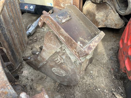 Godet de tranchée attache Volvo EC55 - Kanál: 2 kép. Godet de tranchée attache Volvo EC55 - Kanál: 2 kép.