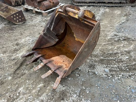 Godet terrassement pour case - Kanál: 4 kép. Godet terrassement pour case - Kanál: 4 kép.