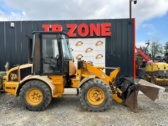 JCB 408 à 14500 € HT - Gumikerekes homlokrakodó: 3 kép. JCB 408 à 14500 € HT - Gumikerekes homlokrakodó: 3 kép.