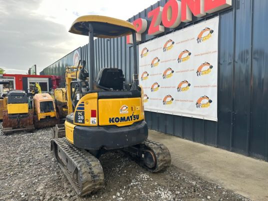 Komatsu PC26MR-3 à 19900€ HT - Minikotró: 4 kép. Komatsu PC26MR-3 à 19900€ HT - Minikotró: 4 kép.