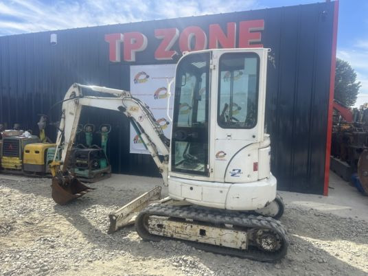 Komatsu PC26MR-3 cabine à 19500€ HT - Minikotró: 4 kép. Komatsu PC26MR-3 cabine à 19500€ HT - Minikotró: 4 kép.