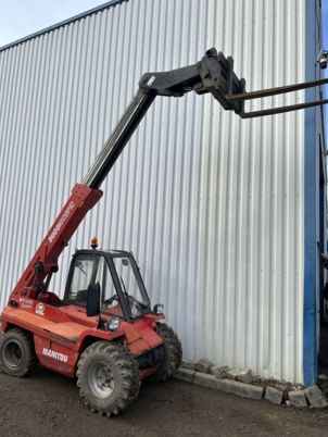 Manitou BT420 Evo - 4x4 - Teleszkópos rakodó: 3 kép. Manitou BT420 Evo - 4x4 - Teleszkópos rakodó: 3 kép.