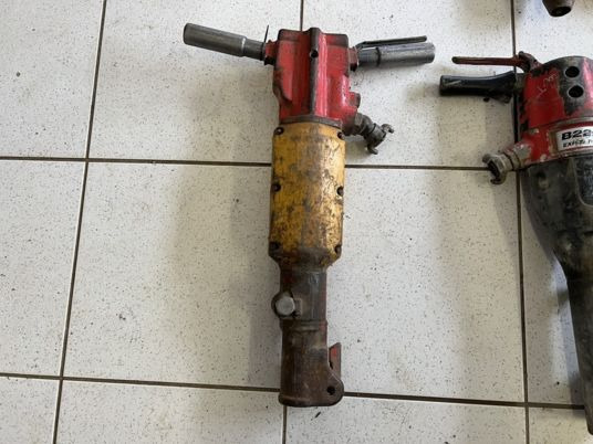 Marteau piqueur pneumatique Atlas copco - Építőipari berendezések: 1 kép. Marteau piqueur pneumatique Atlas copco - Építőipari berendezések: 1 kép.
