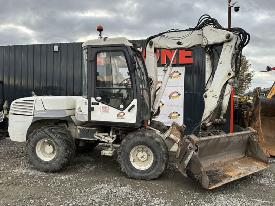 Mecalac 12MSX à 32500 € HT - Gumikerekes kotró: 3 kép. Mecalac 12MSX à 32500 € HT - Gumikerekes kotró: 3 kép.