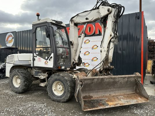 Mecalac 12MSX à 32500 € HT - Gumikerekes kotró: 1 kép. Mecalac 12MSX à 32500 € HT - Gumikerekes kotró: 1 kép.