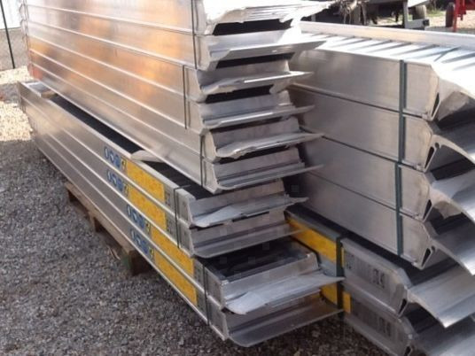 Rampes de chargement en alu neuves mini pelle tracteur .... - Rakodó rámpa: 1 kép. Rampes de chargement en alu neuves mini pelle tracteur .... - Rakodó rámpa: 1 kép.