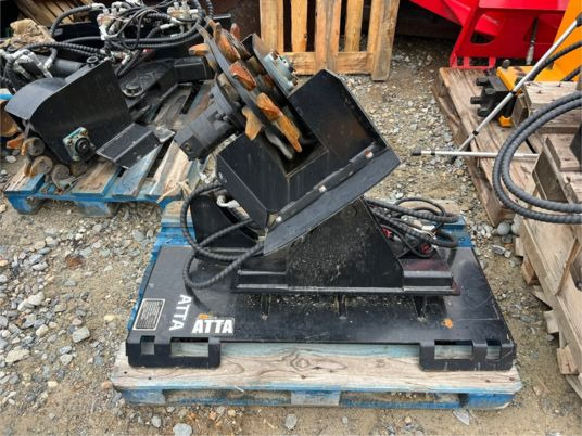 Rogneuse de souche pour mini chargeur - Erdészeti aprító: 1 kép. Rogneuse de souche pour mini chargeur - Erdészeti aprító: 1 kép.