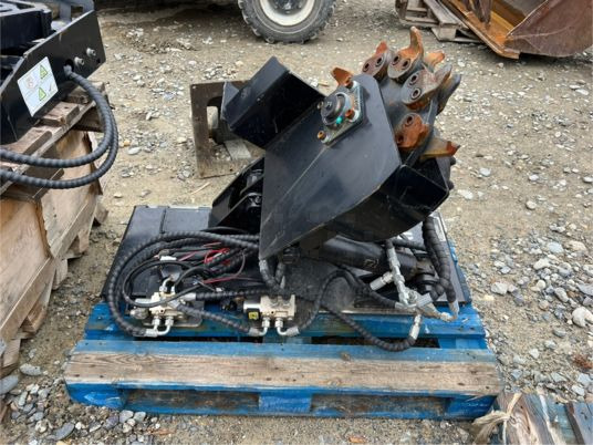 Rogneuse de souche pour mini chargeur - Erdészeti aprító: 2 kép. Rogneuse de souche pour mini chargeur - Erdészeti aprító: 2 kép.