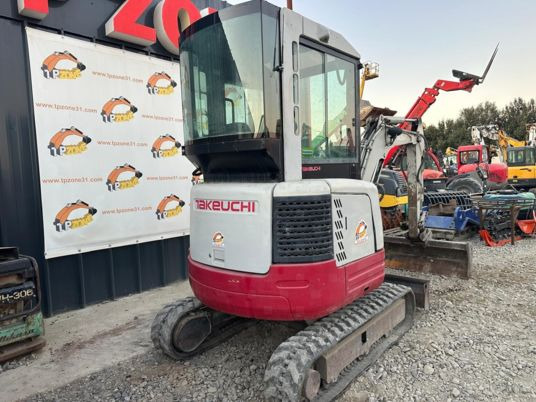 Takeuchi TB23R Cabine à 17 500 € HT - Minikotró: 3 kép. Takeuchi TB23R Cabine à 17 500 € HT - Minikotró: 3 kép.