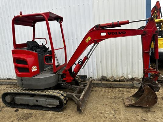 Volvo ECR25D Canopy - Minikotró: 3 kép. Volvo ECR25D Canopy - Minikotró: 3 kép.