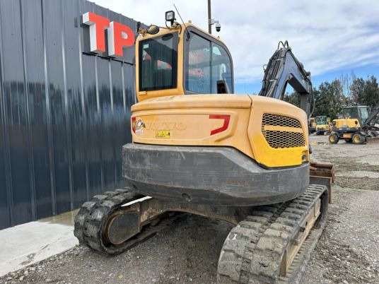 Volvo ECR88D - Lánctalpas kotró: 5 kép. Volvo ECR88D - Lánctalpas kotró: 5 kép.