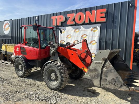 Volvo L28F à 39500 Euros HT - Gumikerekes homlokrakodó: 1 kép. Volvo L28F à 39500 Euros HT - Gumikerekes homlokrakodó: 1 kép.