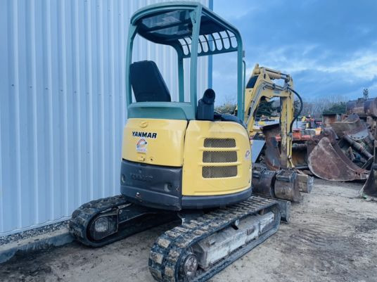 Yanmar VIO33 Canopy - Minikotró: 2 kép. Yanmar VIO33 Canopy - Minikotró: 2 kép.